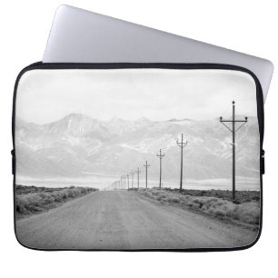 Housse Pour Ordinateur Portable Une route solitaire et montagnes des lignes