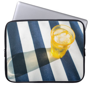 Housse Pour Ordinateur Portable Vitre à boire transparent avec liquide jaune