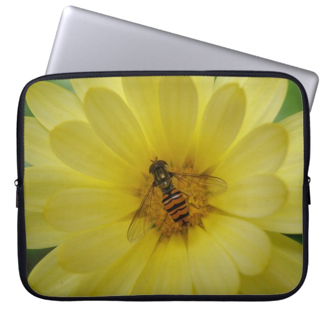 Hoverfly auf der Marigold-Laptop-Tasche Laptopschutzhülle (Vorderseite)