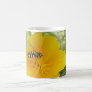 Hoverfly und kalifornische Poppy-Tasse Kaffeetasse