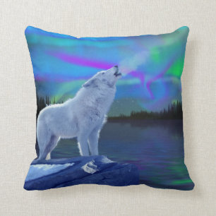 Howling Arctic Wolf & Aurora Wildlife Throw Kissen