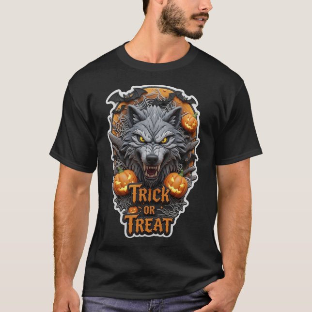 Howling werewolf glowing pumpkins bats and Trick o T-Shirt (Vorderseite)