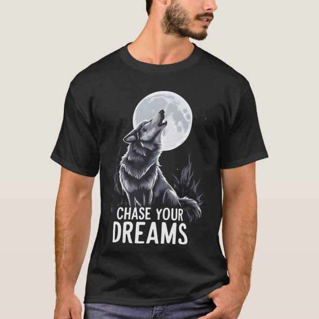 Howling Wolf Moon Art - "Chase Your Dreams" T-Shirt (Vorderseite)