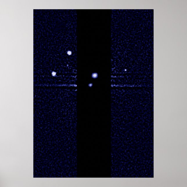 Hubble entdeckt einen fünften Mond, der Pluto umkr Poster (Vorne)