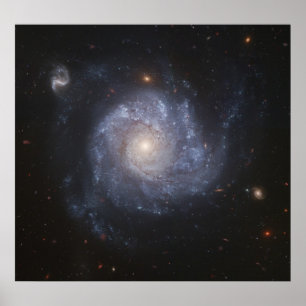 Hubble schnappt Bilder einer Pinwheel-förmigen Gal Poster