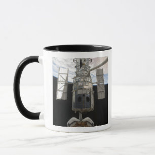 Hubble Weltraumteleskop in Atlantis-Laderaum Tasse