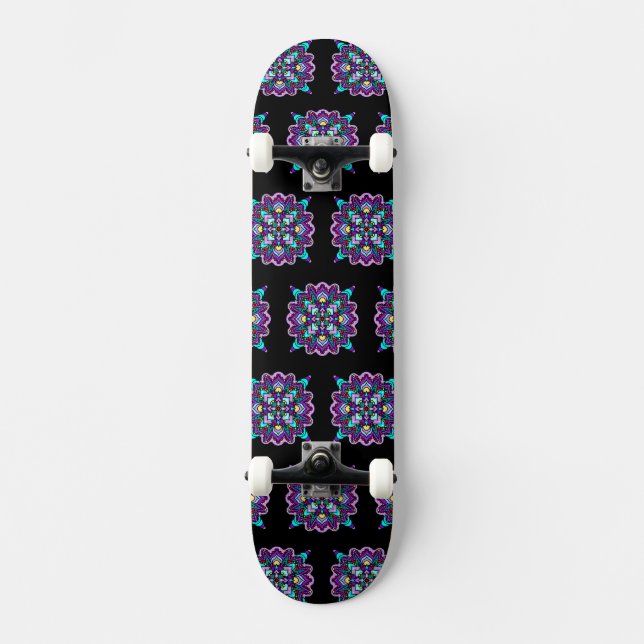 Hübsch farbenfroh Lila Mandala Mystical Skateboard (Vorderseite)
