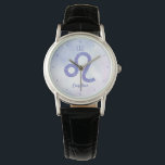 Hübsch Leo Astrologie Signieren Personalisiert Lil Armbanduhr<br><div class="desc">Diese hübsche,  personalisierte lila und Lavendel Leo Uhr zeigt Ihr astrologisches Zeichen aus dem Zodiac in einem schönen Funkeln wie die Sternbilder. Passen Sie dieses niedliche Armbanduhr-Geschenk mit Ihrem Namen in einem wunderschönen Kursivskript für jemanden an,  der Ende Juli oder Anfang August Geburtstag hat.</div>