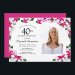 Hübsch Magenta Pink Weißes Foto 40. Geburtstag Einladung<br><div class="desc">Ein eleganter Rahmen aus Aquarellfarben-Stiefmütterchen umgibt Ihre 40. Geburtstagsdetails und Ihr Foto im Party. Die helle und farbenfrohe Magenta, die rosa und weiße Blüte ist perfekt für einen Frühling- oder Sommergeburtstag. Der gesamte Text ist editierbar, sodass Sie genau das richtige Bild erstellen können. Die Rückseite der Einladung ist ein lebendiger...</div>