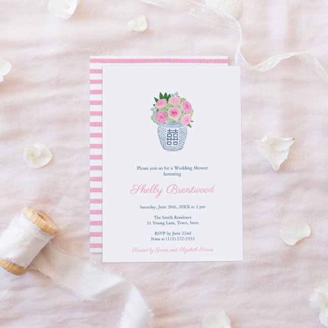 Hübsch Pink Garden Rose Ginger Jar Brautparty Einladung (Pink Garden Roses With Foliage In Ginger Jar Bridal Shower Invitation With Pink White Stripe Reverse)