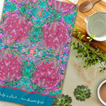 Hübsch rosa Blumenmuster - individuelles Zitat Geschirrtuch<br><div class="desc">Hübscher Personalisierter Blumenname oder Zitat Modernes Teetuch. Fügen Sie Ihrem Namen ein lustiges Zitat zu diesem bunten Blumenhandtuch hinzu. Diese niedlichen Küchentücher sind perfekt, um Ihre Küche farblich zu gestalten. Pair es mit einer Flasche Wein und es ist ein großartiges personalisiertes Geschenk für Freunde, Familie, Mitarbeiter, Nachbarn, etc. Der benutzerdefinierte...</div>