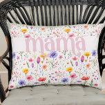 Hübsch rosa Farbige Wildblume Muster Mama Dekokissen<br><div class="desc">Mama Kissen in sanftem Rosa mit farbenfrohen Wildblumen-Mustern und fett-modernen Schriften. Das Design zeichnet sich durch hübsche wilde Blume mit "Mama" in verzierter Typografie. Bitte stöbern Sie in meiner Mother's Day Wildblume Collection für weitere Blumenkarten und Geschenke.</div>