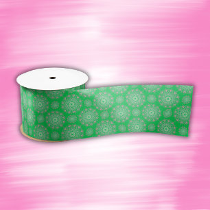 Hübsch rosa Mandala auf grün Satinband