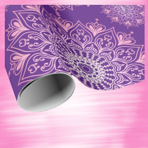 Hübsch rosa Mandala auf lila Geschenkpapier