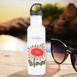 Hübsch rosa Retro 3D Sonnenblume Edelstahlflasche<br><div class="desc">Hübsch rosa Retro 3D Sonnenblumen Edelstahl Wasserflasche. Retro-Stil wilde rosa Sonnenblume in diesem lustigen Design debossed. Einfach mit Ihrem Namen zu personalisieren oder als Geschenk zu geben.</div>