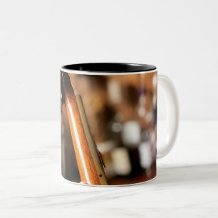 Hübsche akustische Gitarre Zweifarbige Tasse