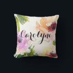 Hübsche Aquarellfarben Blume Personalisiert Kissen<br><div class="desc">Anpassungskissen mit farbenfrohen Aquarellfarben-Blume mit moderner Kalligraphie-Schrift. Dieses Blumenkissen ist perfekt als Geschenk oder ein farbenfroher Akzent in jedem Zimmer.</div>