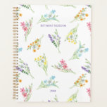Hübsche Aquarellfarben-Wildblumen Personalisiert Planer<br><div class="desc">Hübsche Wildblumen Planer, unbeaufsichtigt und bereit, mit Ihrem Namen und dem Jahr zu personalisieren. Trendfarbene Aquarellmuster aus wilden Blume in rosa, lila, orangefarbenen, gelben und blauen Bouquets. Hütte Gartendesign für Mädchen und Frauen - perfekt für Zuhause Business School Universitäten ..</div>