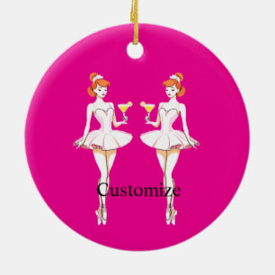 Hübsche Ballerina posiert mit Martini Thunder_Cove Keramik Ornament