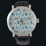 Hübsche Blaue Muschel Seepattern Armbanduhr<br><div class="desc">Diese hübsche, blaue und cremefarbene Muschel- und Seesternuhr verleiht dem Strand und dem Sommer eine ganz besondere Note. Es gibt fünf verschiedene Muscheln im Design und einen Seestern. Die Uhrennummern sind hellblau und passen sich in das Design ein. Ideal für Wassersport / Strand / Ozean / Küste Thema Stil. Die...</div>