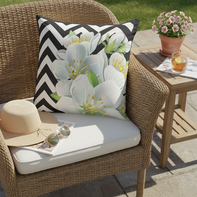 Hübsche Blume auf schwarz-weißem Zigzag-Muster Kissen (Von Creator hochgeladen)