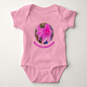 hübsche Blume aus rosa Gärten. Die Natur ist schön Baby Strampler
