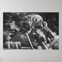 Hübsche Frau in einem Cabrio