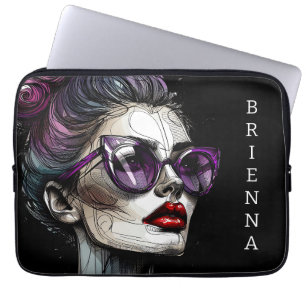 Hübsche Frau mit Sonnenbrille und lila Lippenstift Laptopschutzhülle