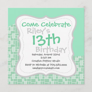 Hübsche Geschenke mit weichem, schmalzgrünem Welle Einladung