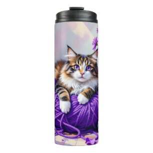 Hübsche Katze mit lila Blumen und Garn Thermosbecher