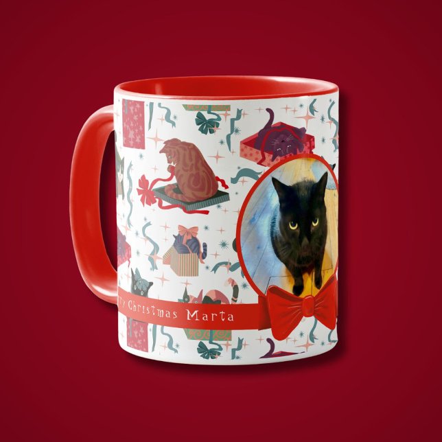 Hübsche Katzen in Weihnachtskästen Personalisiert Tasse (Cute cats play in Christmas boxes personalized with your cat photo, or without a photo. 4 colors)