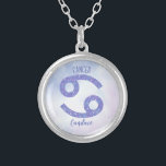 Hübsche Krebsastrologie Signieren Personalisierten Versilberte Kette<br><div class="desc">Diese hübsche,  personalisierte,  lila und Lavendelkrebshalskette weist Ihr astrologisches Zeichen aus dem Zodiac in einem wunderschönen Funkeln wie den Sternbildern auf. Passen Sie dieses niedliche Geschenk mit Ihrem Namen in einem schönen kursiven Skript für jemanden mit einem Ende Juni oder Anfang Juli Geburtstag.</div>