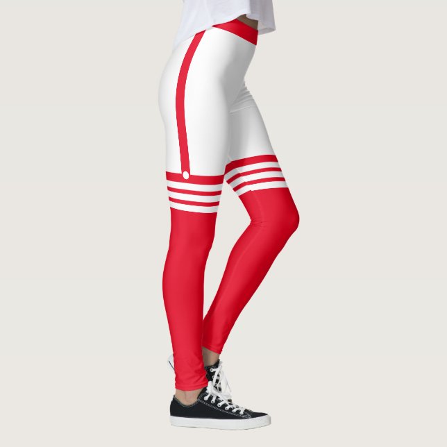 Hübsche Leggings mit roten Imitaten über Kniesocke (Rechts)