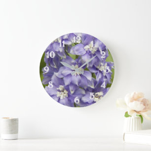 Hübsche lila Delphinium-Blüten Große Wanduhr