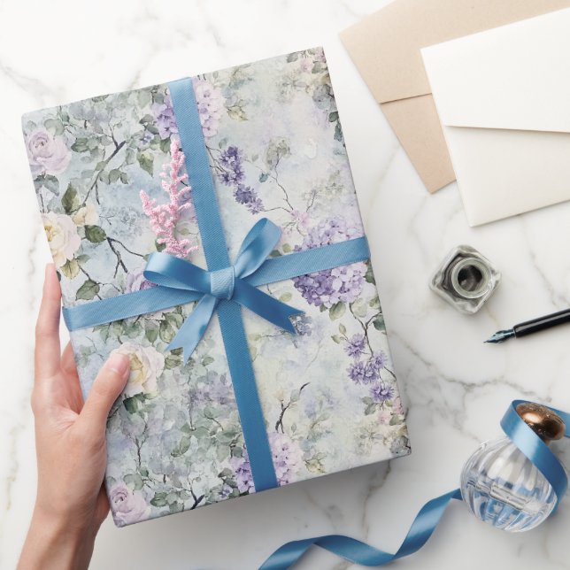 Hübsche Lila Lavendel Weiße Rosen Blumenhochzeit Geschenkpapier (Schenken)