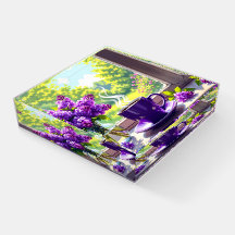 Hübsche Lila Lilacs und Kaffee