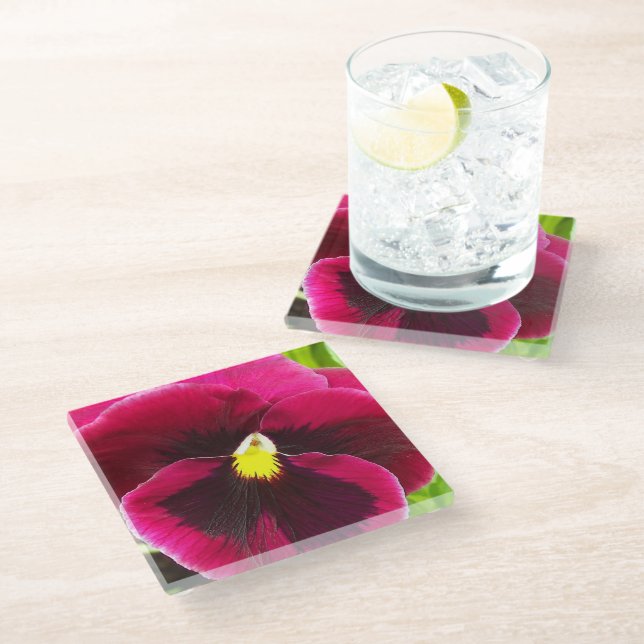 Hübsche Lila Pansy Floral Glasuntersetzer (Schrägansicht)
