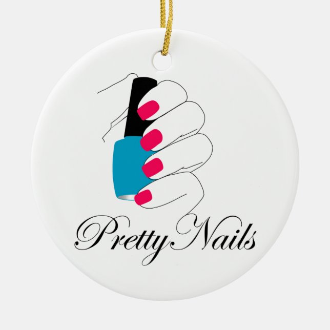 Hübsche Nägel mit einem Nagellack Keramikornament (Vorne)