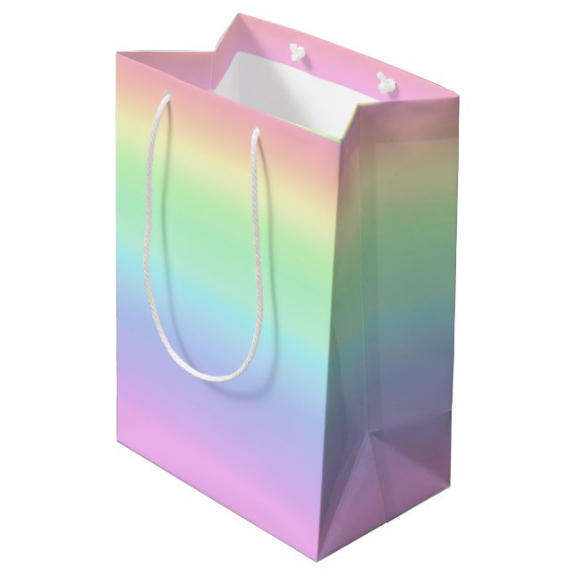 Hübsche Pastell Rainbow Ästhetische Strahlung Mittlere Geschenktüte (Rückseite Schrägansicht)