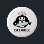 Hübsche Pflegeknöpfe mit niedlicher Pinguinschwest Button<br><div class="desc">Hübsche Pflegeknöpfe mit niedlicher Pinguinschwester mit einer großen Spritzennadel. Ich bin Krankenschwester. Was ist deine Supermacht? Niedliche Geschenkidee für Super-RN Krankenschwester,  Krankenschwester,  Krankenschwester,  LPN,  Krankenpfleger,  Woche / Tag,  Pflegepersonal,  Krankenhauspersonal etc. Benutzerdefiniertes Button-Abzeichen.</div>