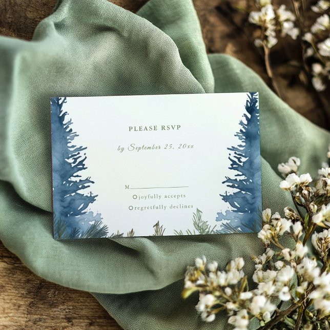 Hübsche Pinienbäume Grüne Hochzeit Rsvp (Pretty winter pine trees green wedding RSVP)