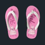 Hübsche Pink Flower Girl Dress Brautparty Hochzeit Kinderbadesandalen<br><div class="desc">Flip Flops zeigen eine originale Marker-Abbildung eines hübschen, rosa Blume Girl-Kleides, mit FLOWER GIRL in einem lustigen Schriftart. Gutes kleines Geschenk für Ihre Hochzeitsfeier! Personalisieren Sie einfach das Datum Ihrer Veranstaltung. Koordination von Designs für andere Mitglieder des Brautparty. Der Designer ist verfügbar, um benutzerdefinierte Designs zu erstellen und hochzuladen, um...</div>