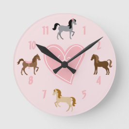 Hübsche Ponies und rosa Herz Niedliches Pferd Runde Wanduhr