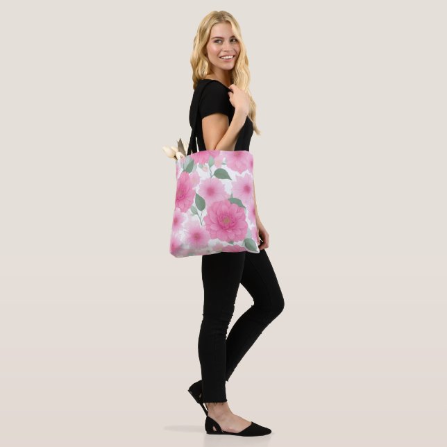 Hübsche rosa ästhetische Blume Serene Floral Charm Tasche (Am Model)