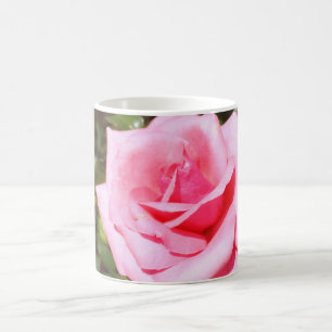 hübsche Rosa-Blume mit süßen Herzen Kaffeetasse