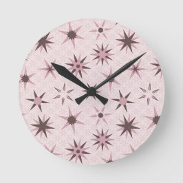 Hübsche rosa Sterne - Muster. Runde Wanduhr