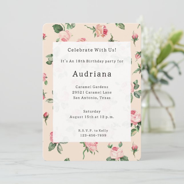 Hübsche Rose Blumenrosa Pfirsichcreme Geburtstag Einladung (Stehend Vorderseite)