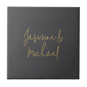 Hübsche Schicke Kalligrafie-Paarnamen Grau & Gold Fliese