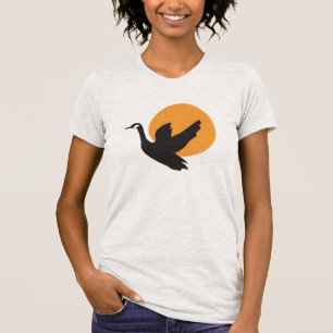 Hübsche schöne fliegende Gans und Sonnenuntergang T-Shirt