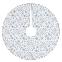 Hübsche Silberschneeflocken auf Winterweiß